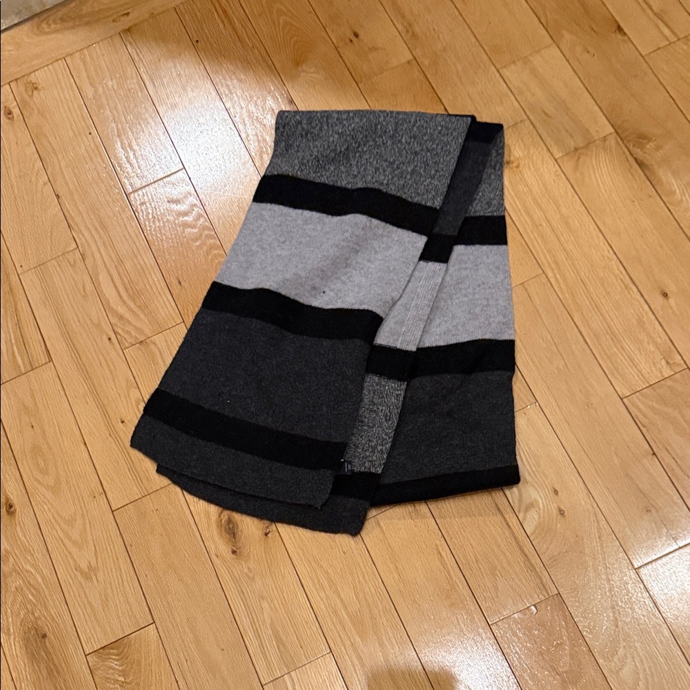 GAP Charcoal and Black Knit Scarf